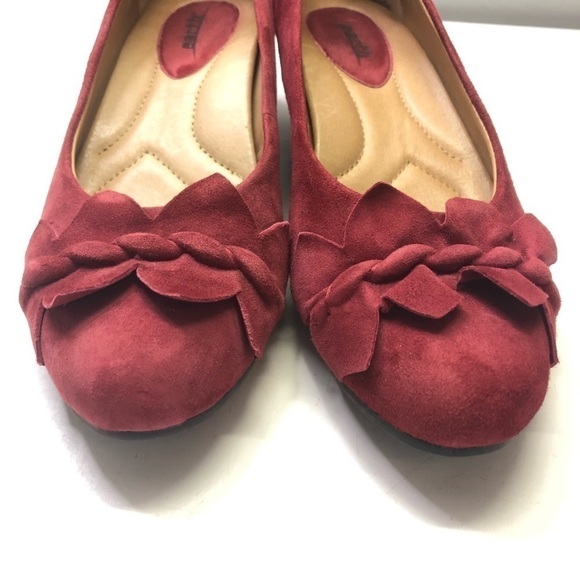 Earth Teaberry Deep Red Suede Wedge Heels, Size 7 - Picture 3 of 11